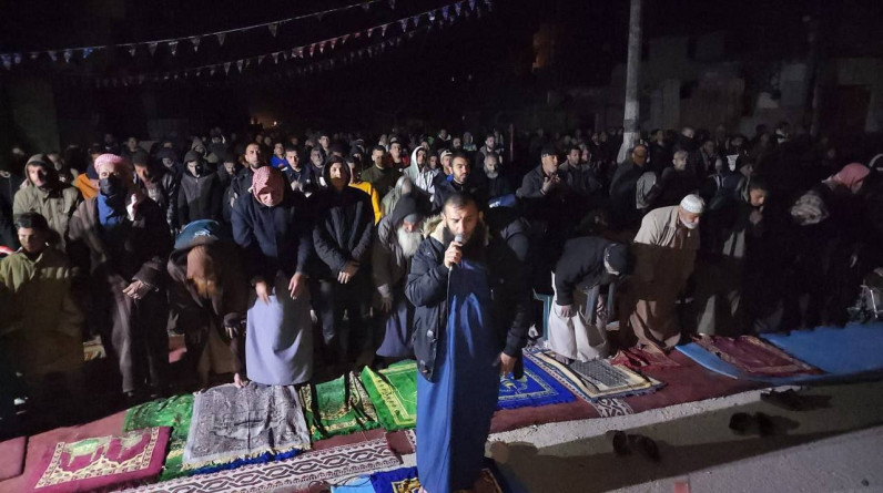 صور وفيديو| رغم العدوان.. هكذا استقبل أهل غزة أول صلاة تراويح في شهر رمضان